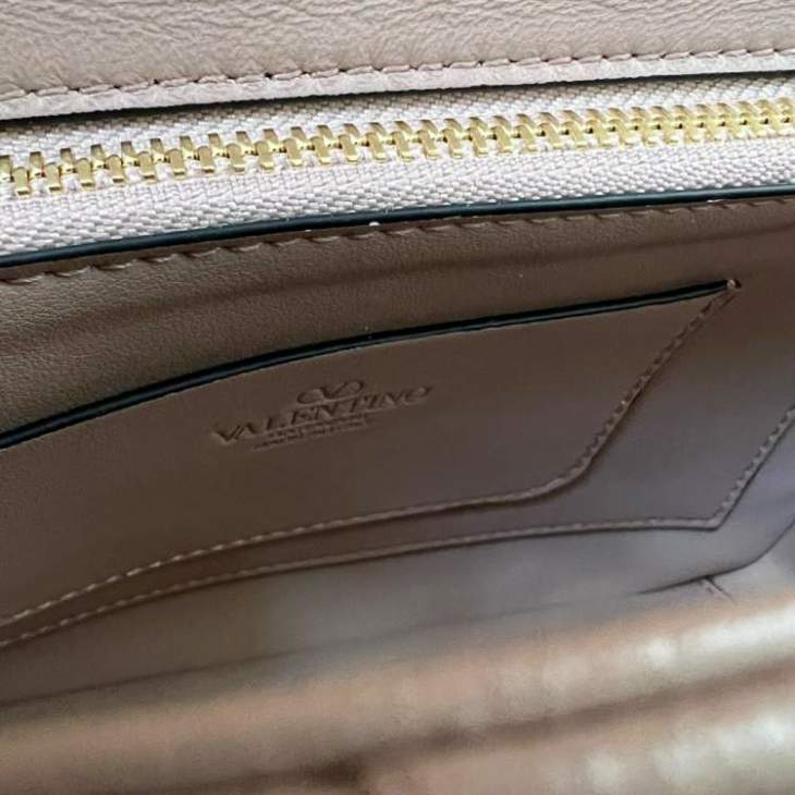 Picture of Valentino Handbags _SKUfw187783753fw